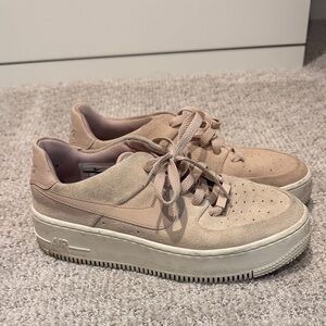 Nike Wmns Air Force 1 Sage Low 'Particle Beige'. Size 7